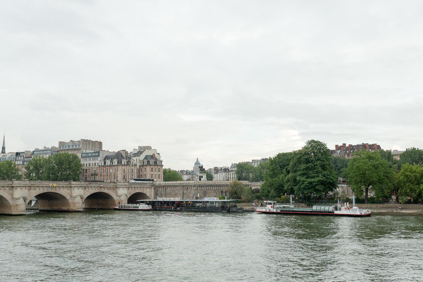 Paris, Frankreich - - Juni 01, 2018 Aussicht in der Nähe von Seine Fluss. Paris Frankreich Europa. foto