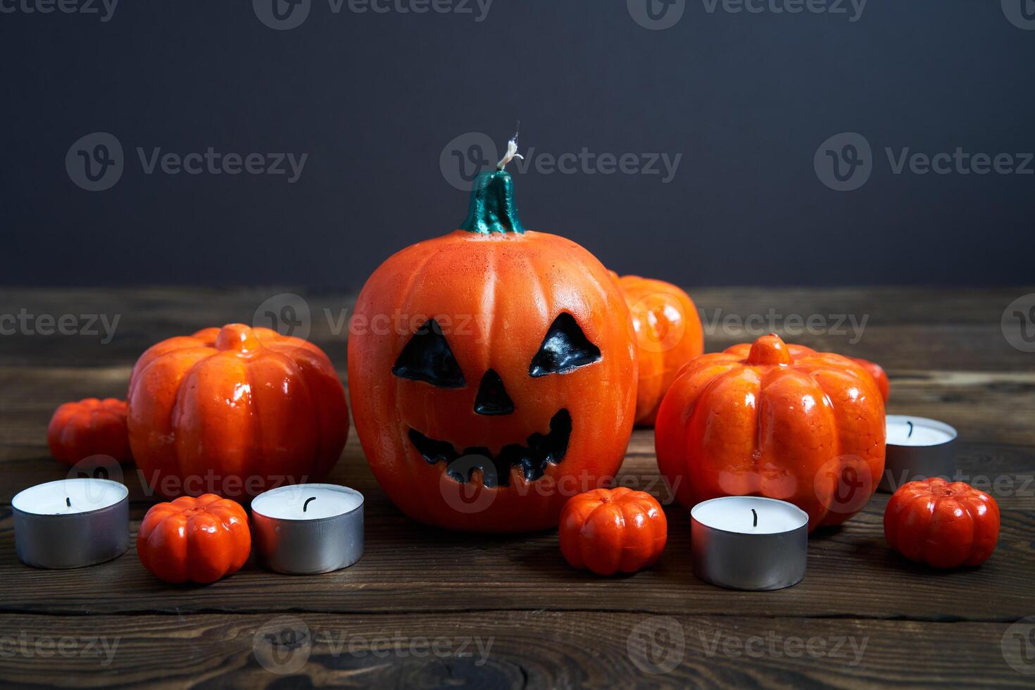 Halloween Hintergrund, Orange dekorativ Plastik Kürbis schwarz Papier Schläger schwarz Karton das Erntedankfest Gruß Karte foto