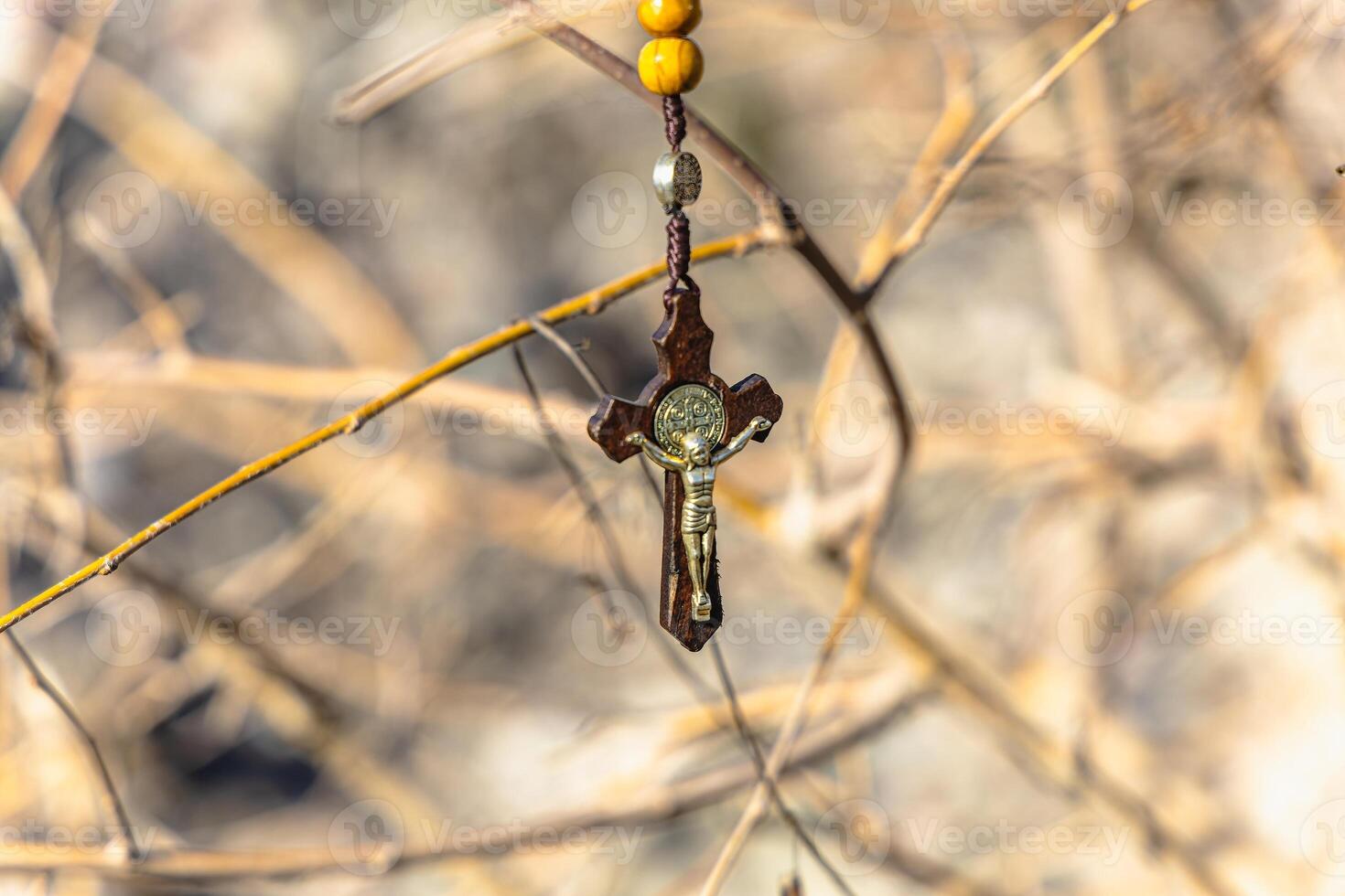 religiös Christian Thema mit biblisch Konzept von Jesus Christus gekreuzigt auf das Kreuz zum das Urlaub von Palme Sonntag oder Weihnachten foto