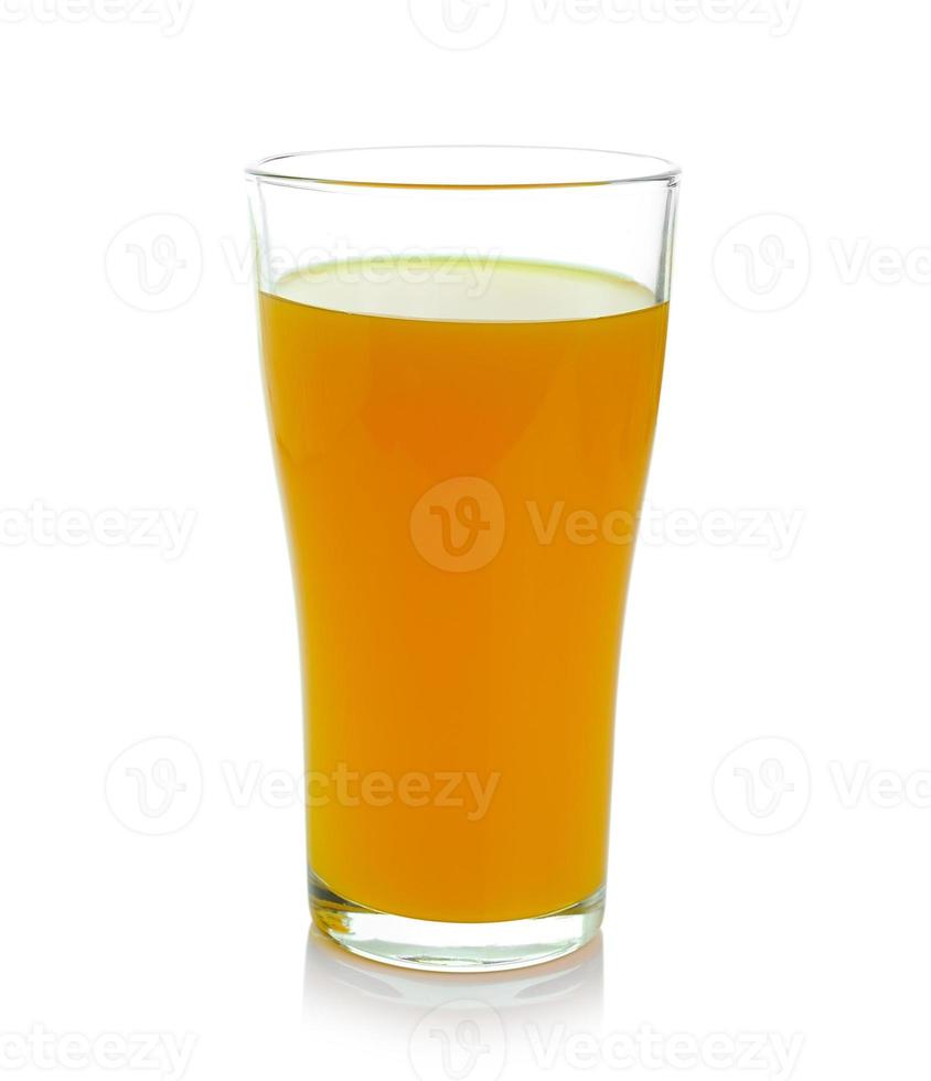 volles Glas Orangensaft isoliert auf weißem Hintergrund foto