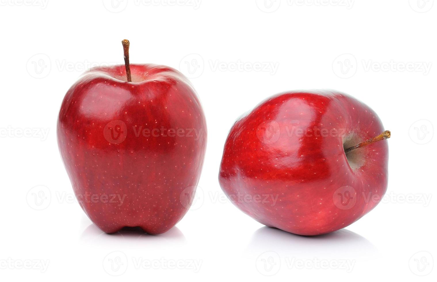 roter reifer Apfel auf weißem Hintergrund foto