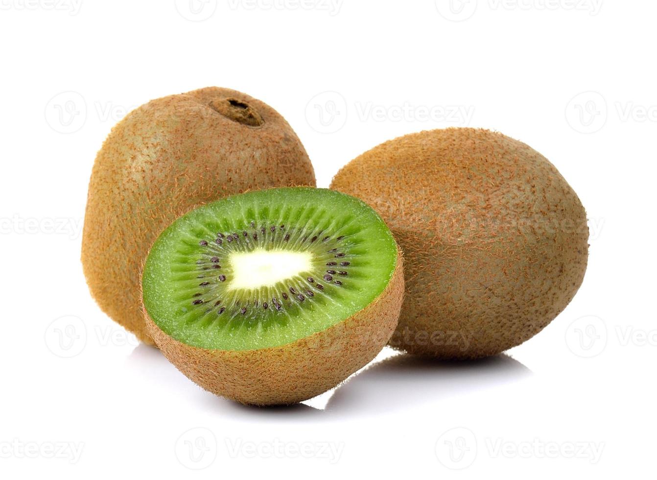 Kiwis auf weißem Hintergrund foto