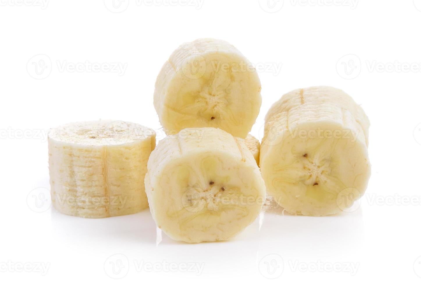 Banane auf weißem Hintergrund schneiden foto