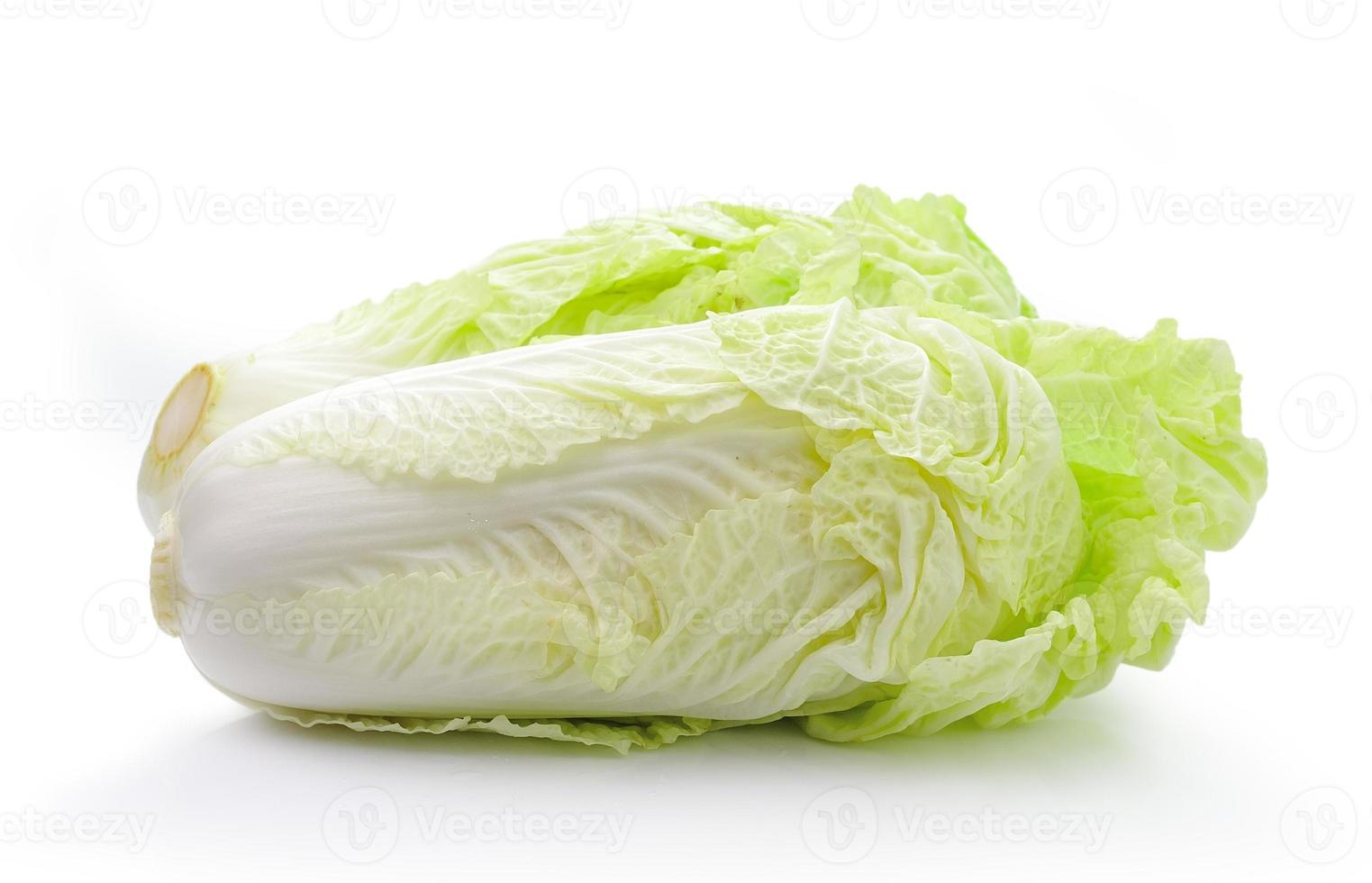 Salatherz auf einem weißen Hintergrund foto
