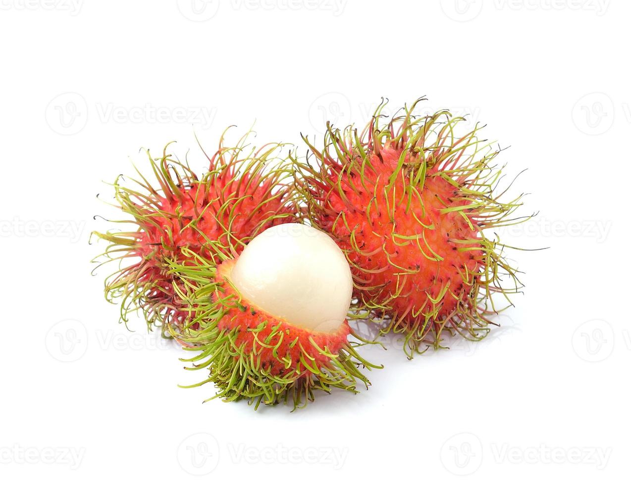 Rambutan süße leckere Frucht isoliert auf weißem Hintergrund foto