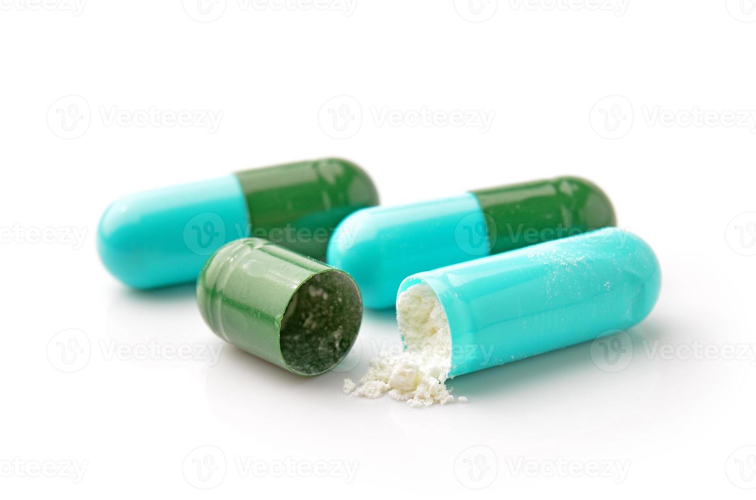 Pille auf weißem Hintergrund foto