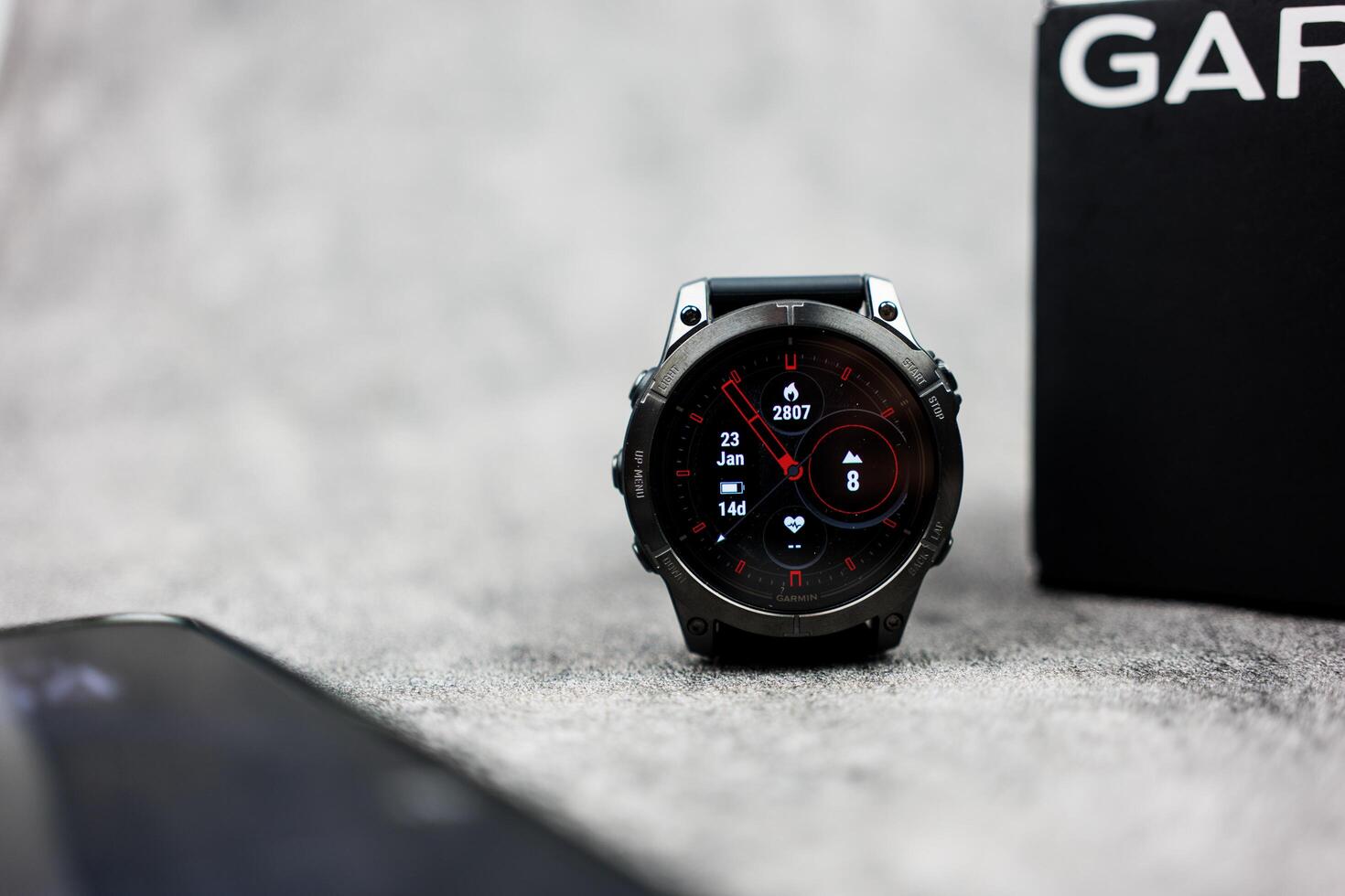 Bangkok, Thailand - - März 13, 2024 Garmin epix Profi gen 2, Saphir Auflage 47 mm. das Fachmann Smartwatch foto