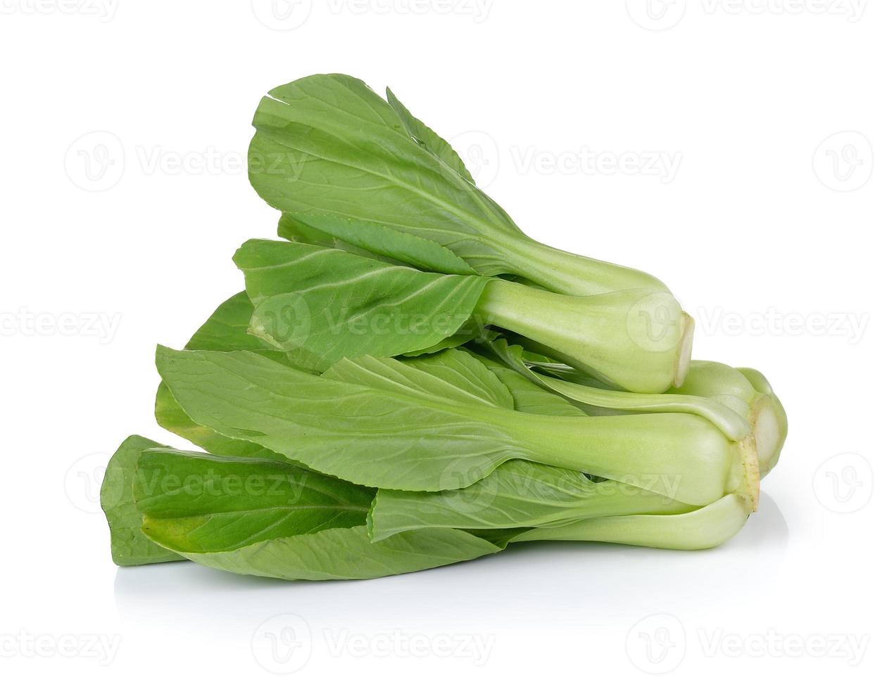 Pak Choi-Gemüse auf weißem Hintergrund foto
