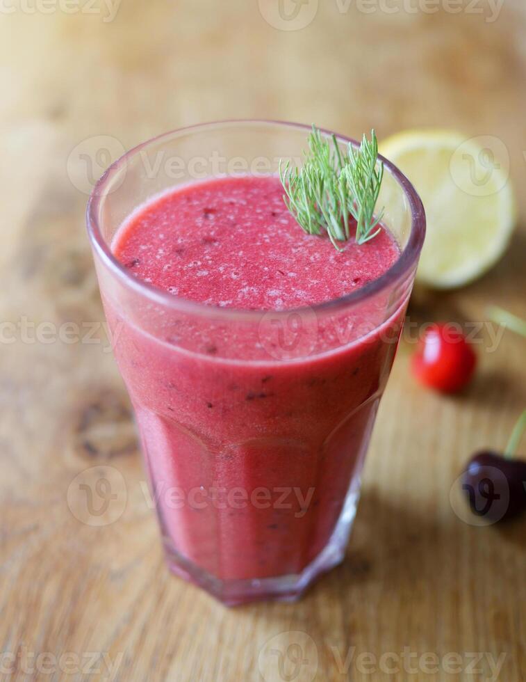 frischer roter Smoothie foto