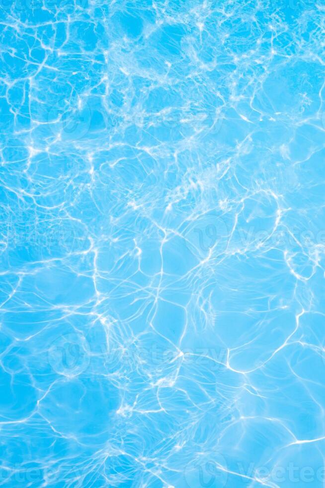 plätschern Wasser Textur im Schwimmen Schwimmbad Hintergrund foto