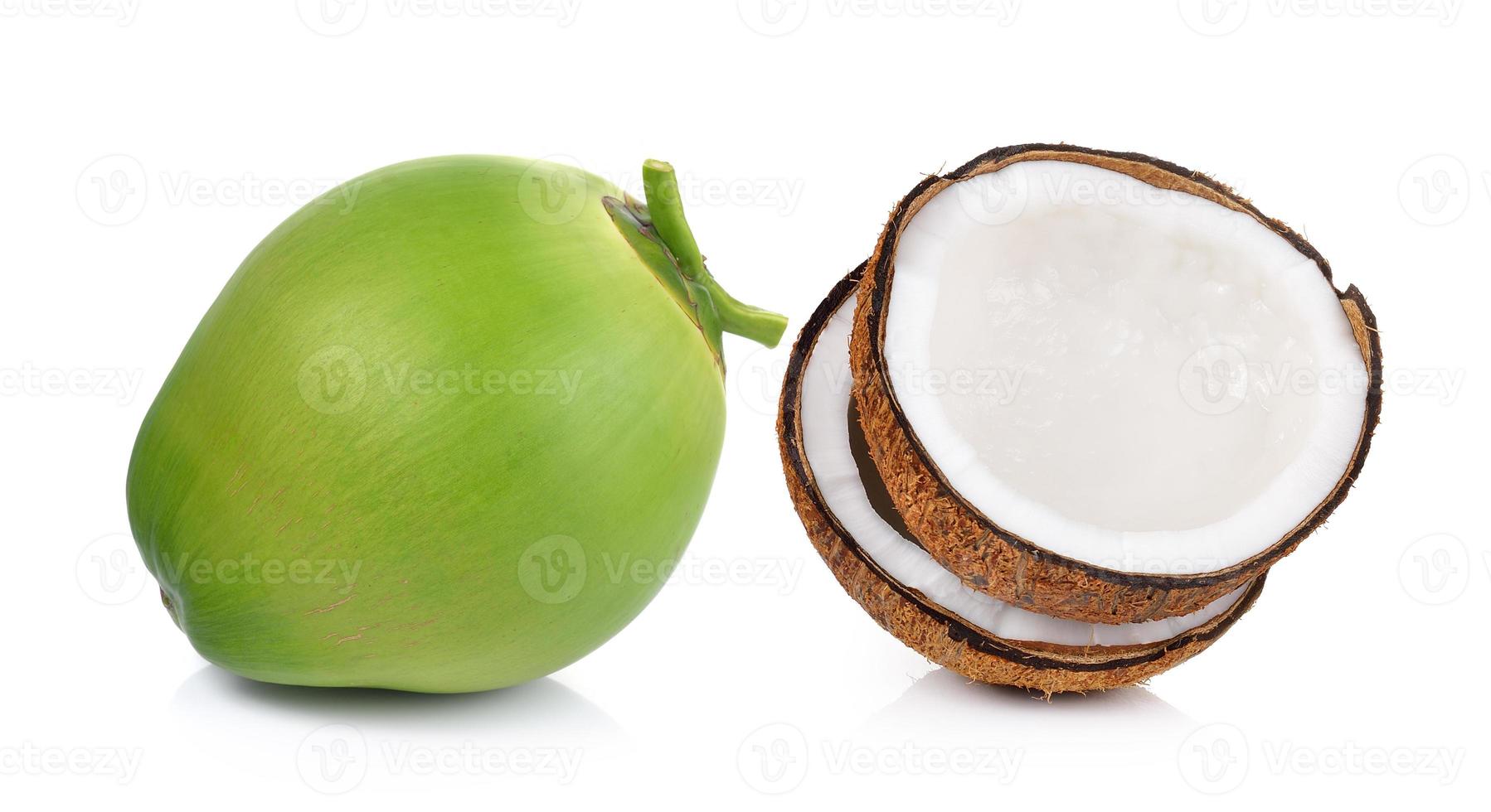 Kokosnuss auf weißem Hintergrund foto