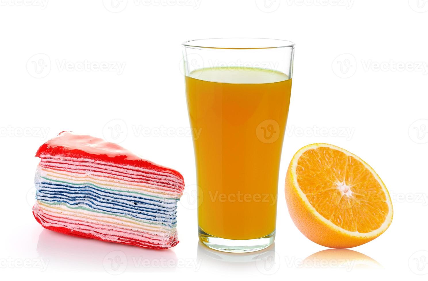 Crpe, frische Orange und Glas mit Saft foto