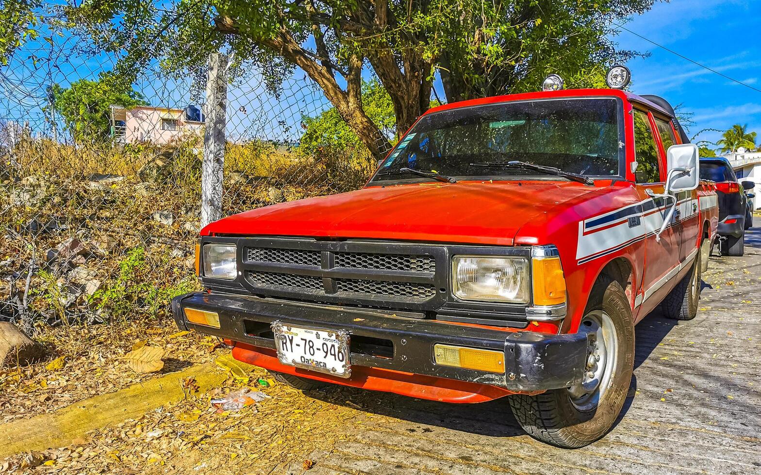 puerto escondido Oaxaca Mexiko 2023 Mexikaner abholen LKW Auto suv 4x4 aus Straße Fahrzeuge Mexiko. foto