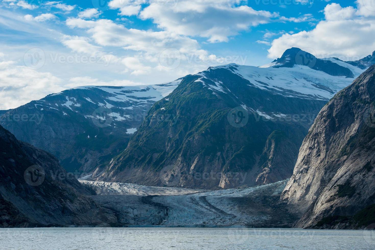 schüttelt den See in der Nähe des Stikine-Flusses foto