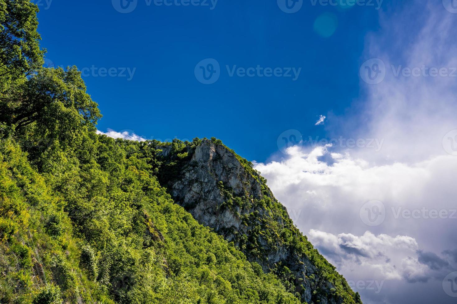 Donauschlucht in Djerdap an der serbisch-rumänischen Grenze foto