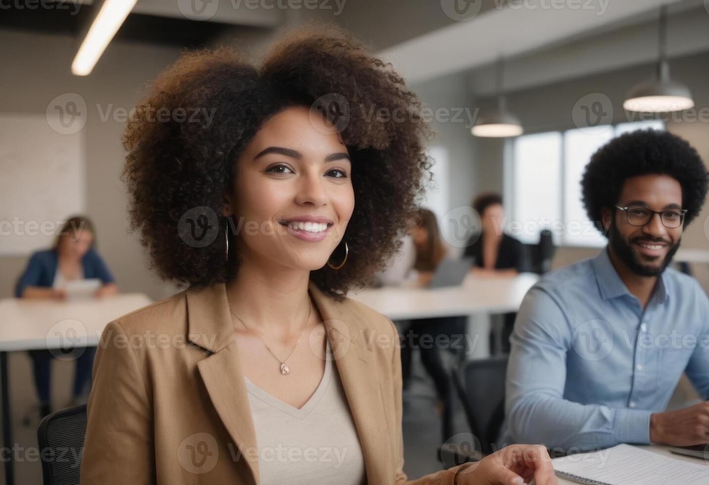 ai generiert beschäftigt, verlobt Geschäftsfrau im ein Treffen mit Kollegen. aktiv Beteiligung im ein Kollaborativ Büro Raum. foto