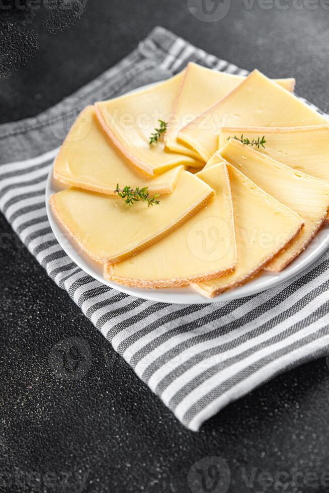 Raclette Käse lecker Essen köstlich traditionell Mahlzeit Kochen Vorspeise Mahlzeit Essen Snack foto