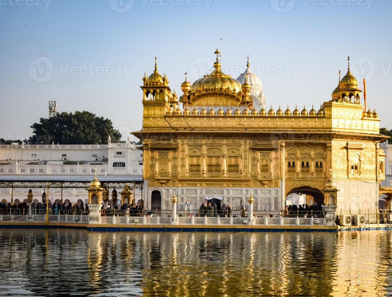 schön Aussicht von golden Tempel - - Harmandir sahib im Amritsar, Punjab, Indien, berühmt indisch Sikh Wahrzeichen, golden Tempel, das Main Heiligtum von sikhs im Amritsar, Indien foto