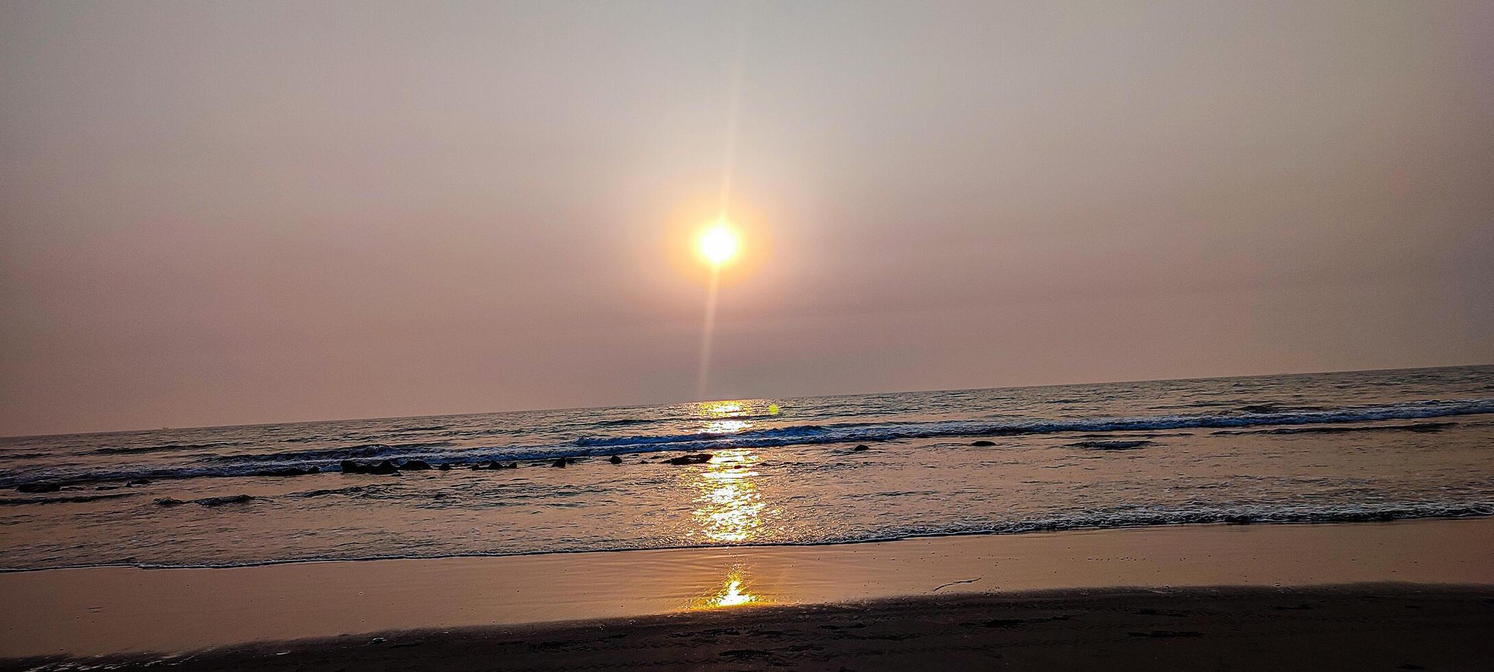 Sonnenuntergang Zeit beim Steuermann Basar Meer Strand foto