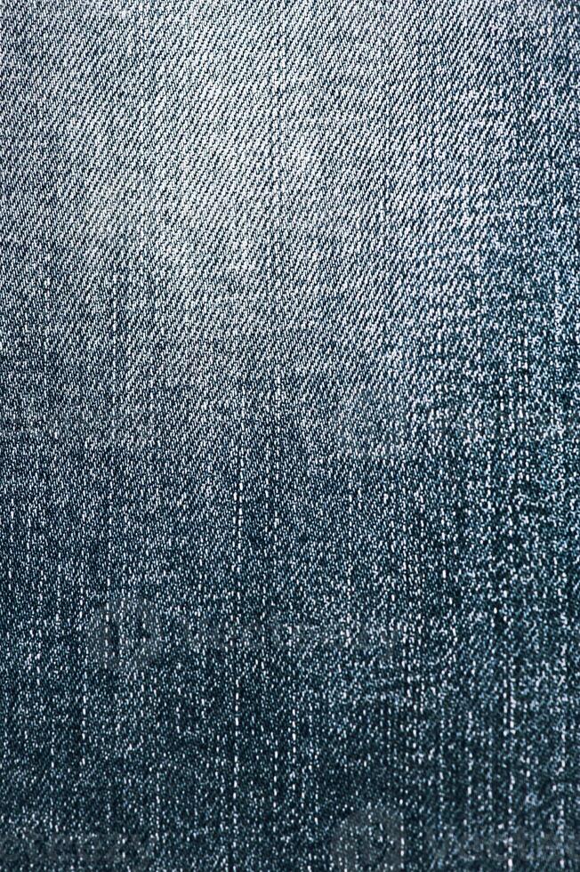 Blau Jeans mit Überleitung von Licht zu dunkel Vertikale Foto. foto