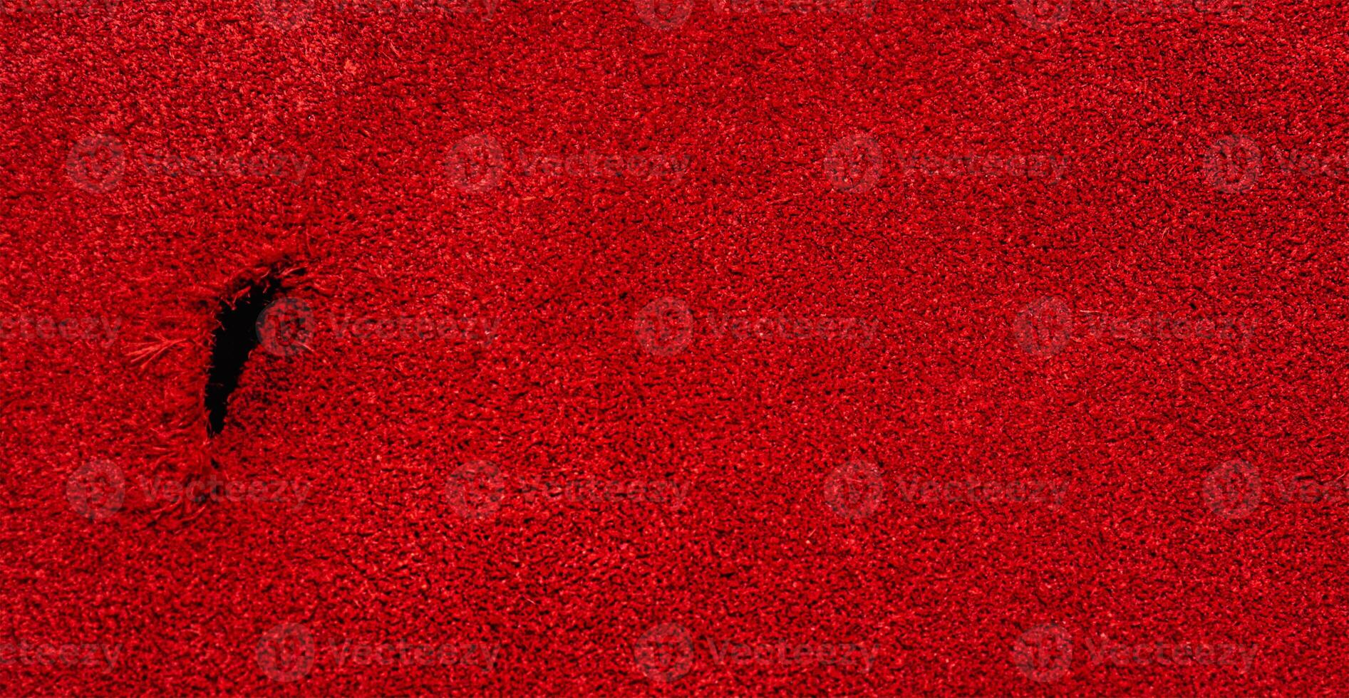 rot Wildleder- Netz Größe mit ein Loch auf einer Seite. foto