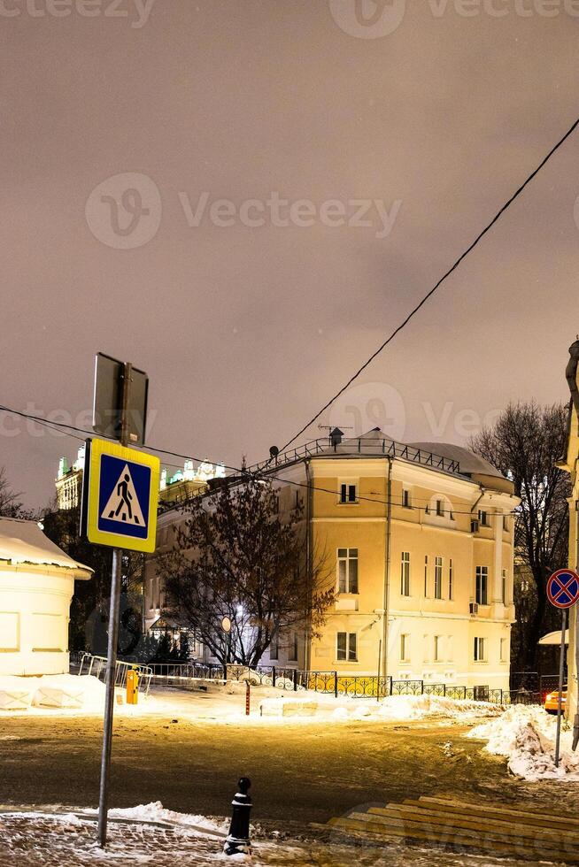 schneebedeckt gontscharnaja Straße im Moskau Stadt im Winter foto