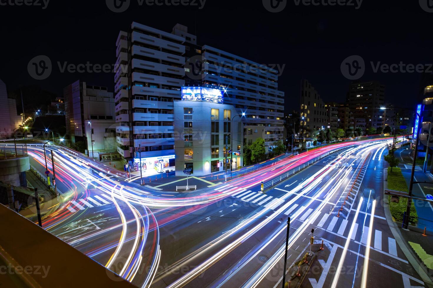 ein Nacht Zeitraffer von der Verkehr Marmelade beim Yamate Allee im Tokyo breit Schuss foto