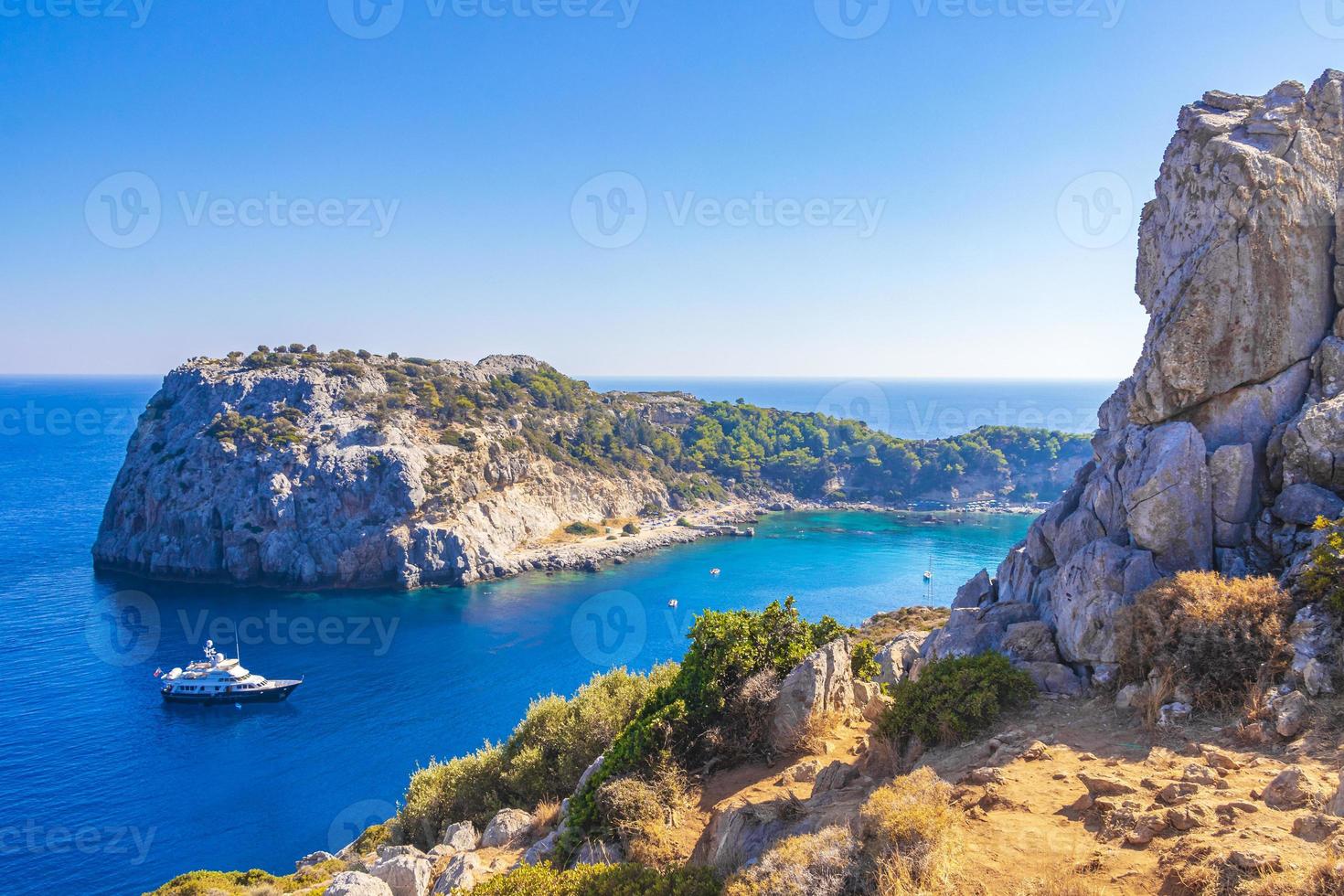 anthony quinn bay mit türkisfarbenem klarem wasser faliraki rhodos griechenland. foto