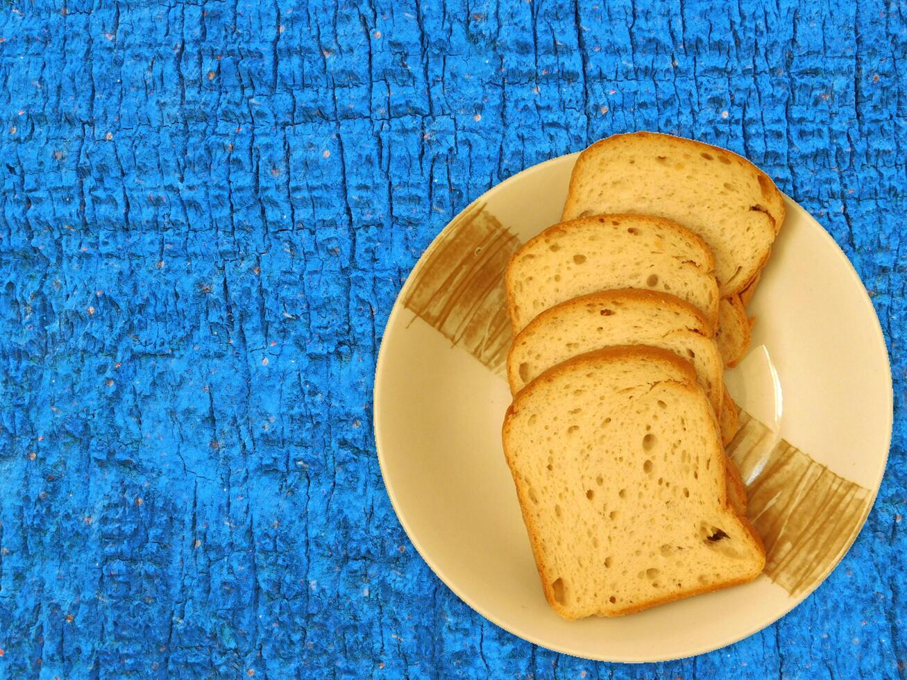 Brot auf hölzernem Hintergrund foto