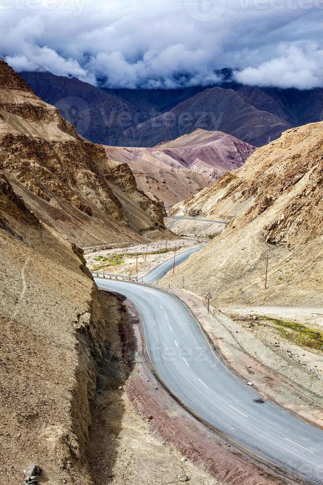 Srinagar leh National Autobahn nh-1 im Himalaya. Ladakh, Indien foto