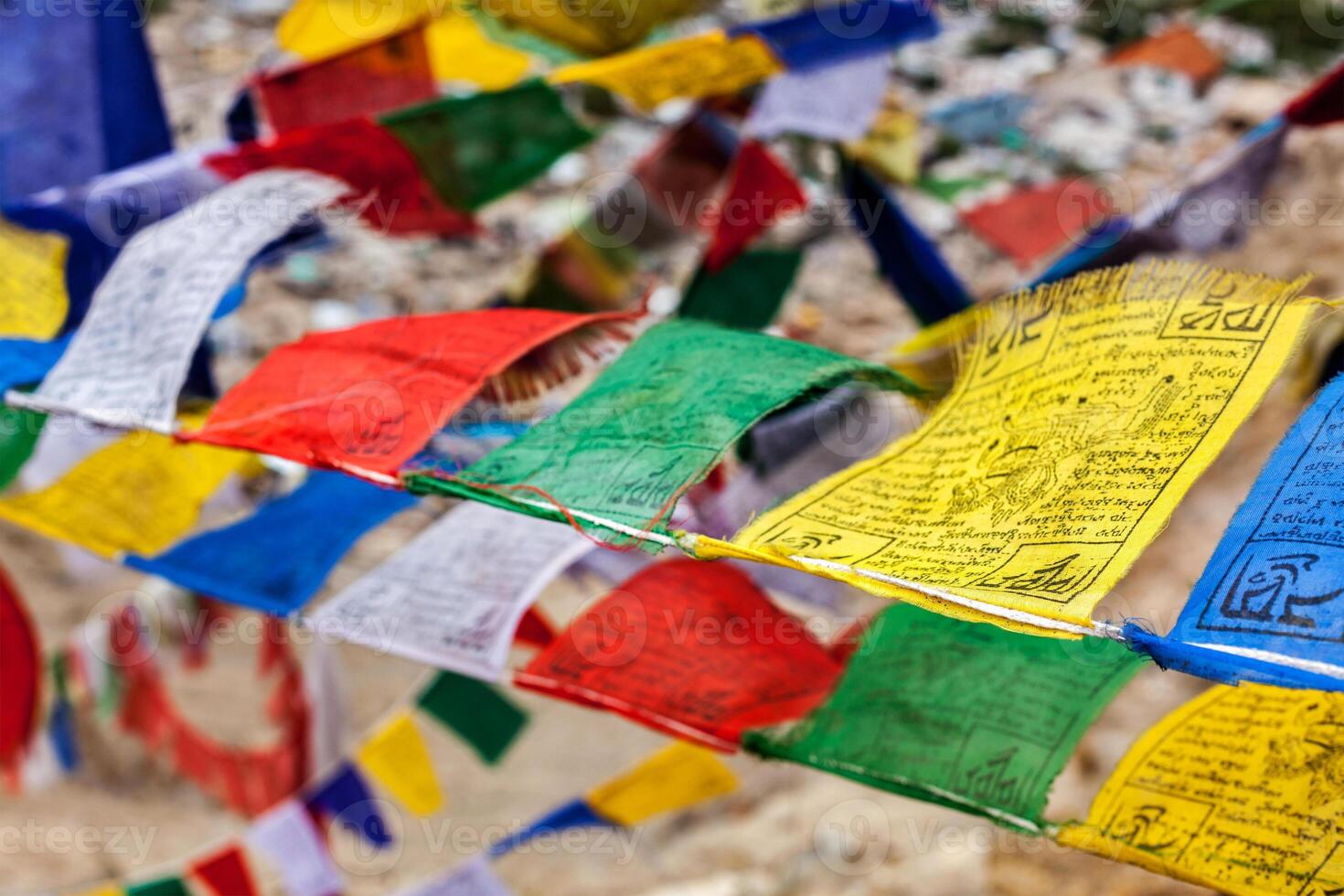 tibetanisch Buddhismus Gebet Flaggen Lungta foto