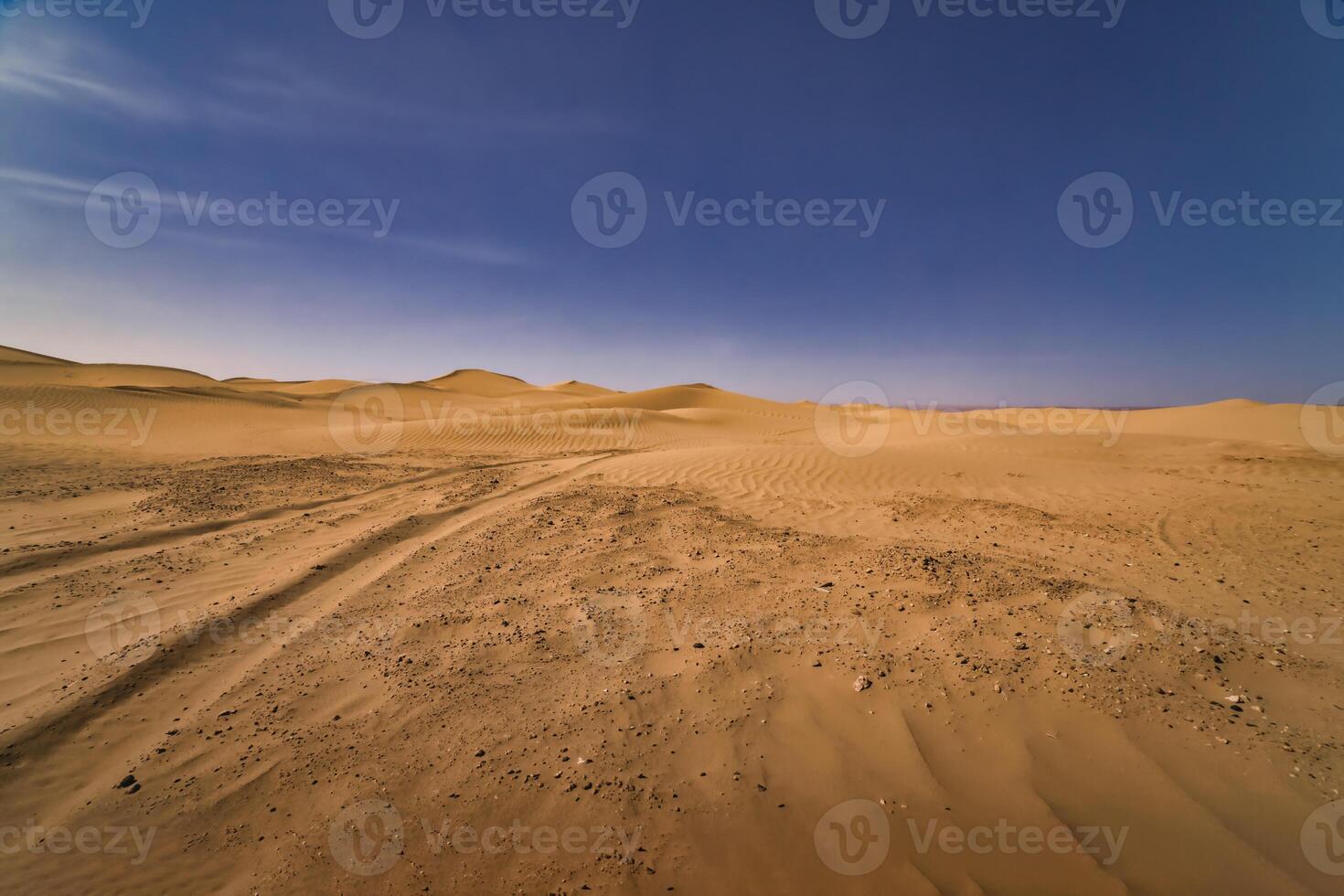 ein Panorama- Sand Düne von Sahara Wüste beim mhamid el Abonnieren im Marokko breit Schuss foto