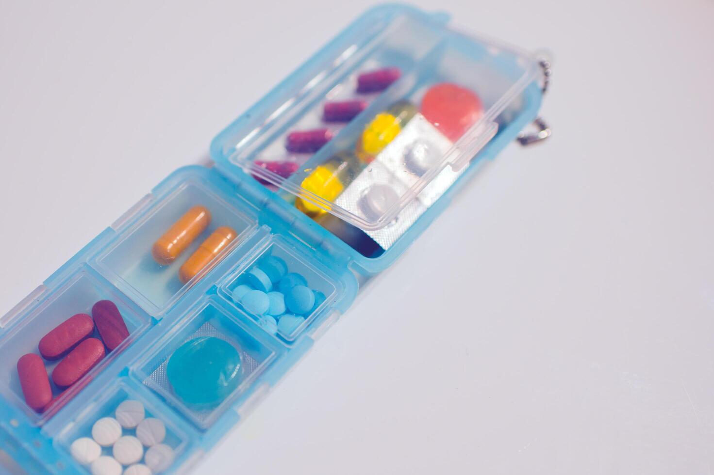 zuerst Hilfe Reise Box mit Tabletten foto