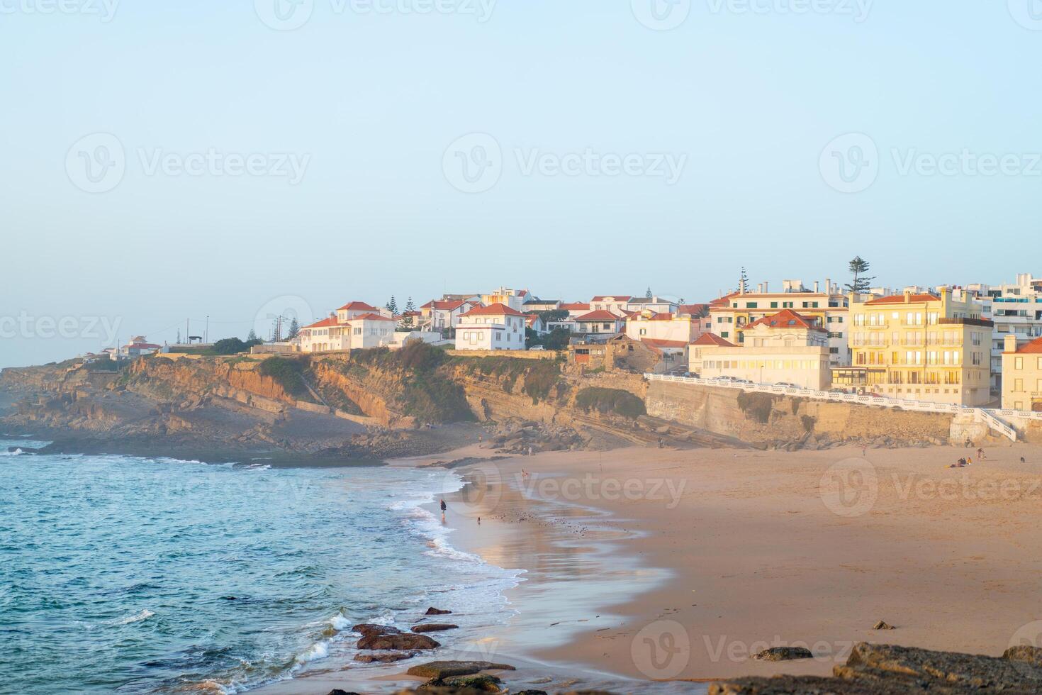 Praia das Makas Apfel Strand im Colares, Portugal, auf ein stürmisch Tag Vor Sonnenuntergang foto