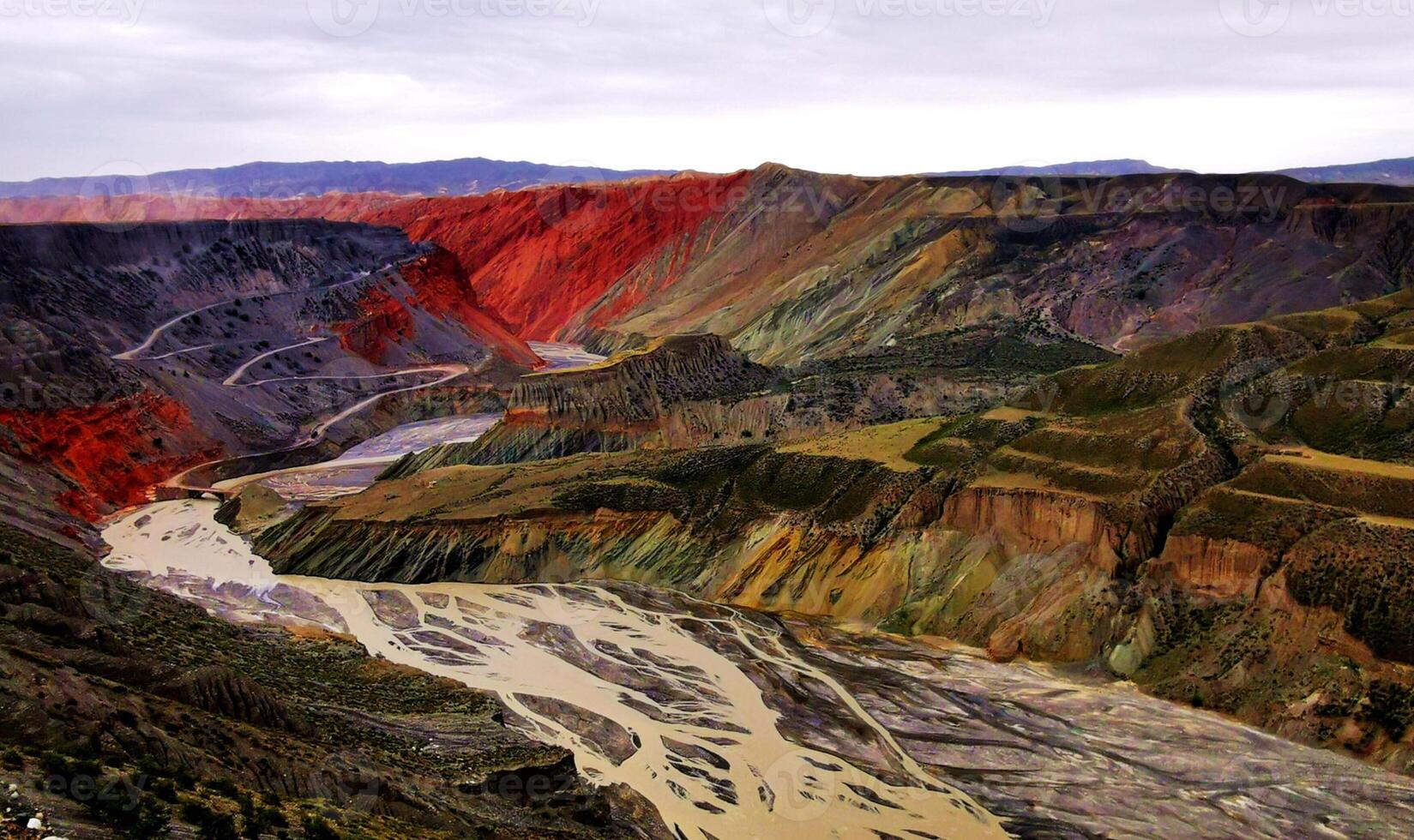 tolle Landschaft von China Berge und Blau Himmel Hintergrund im Sonnenuntergang. zhangye danxia National Geopark, Gansu, China. bunt Landschaft, Regenbogen Hügel, ungewöhnlich farbig Felsen, Sandstein Erosion foto