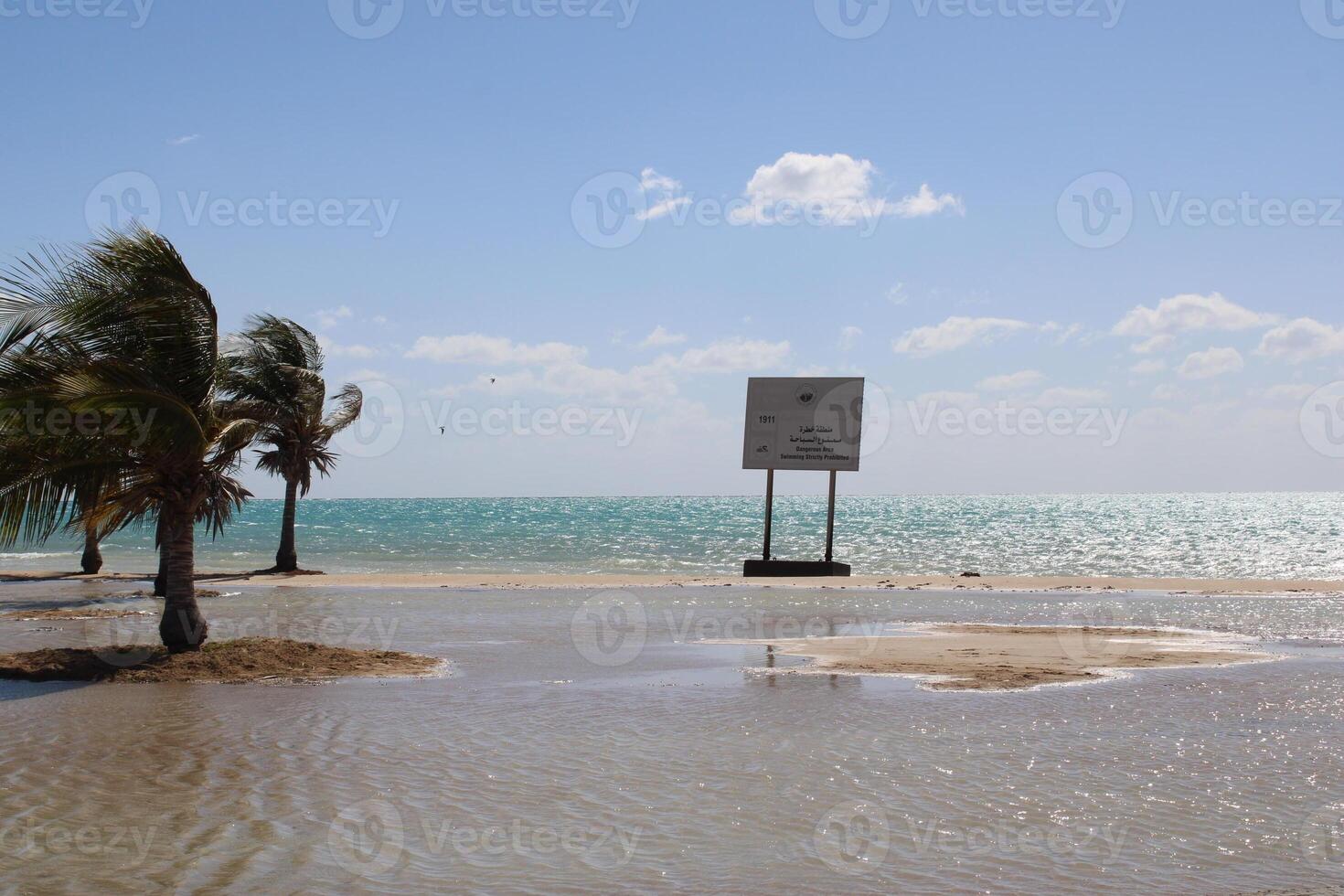 schön tagsüber Aussicht von königlich Kommission Strand im Yanbu, Saudi Arabien. foto