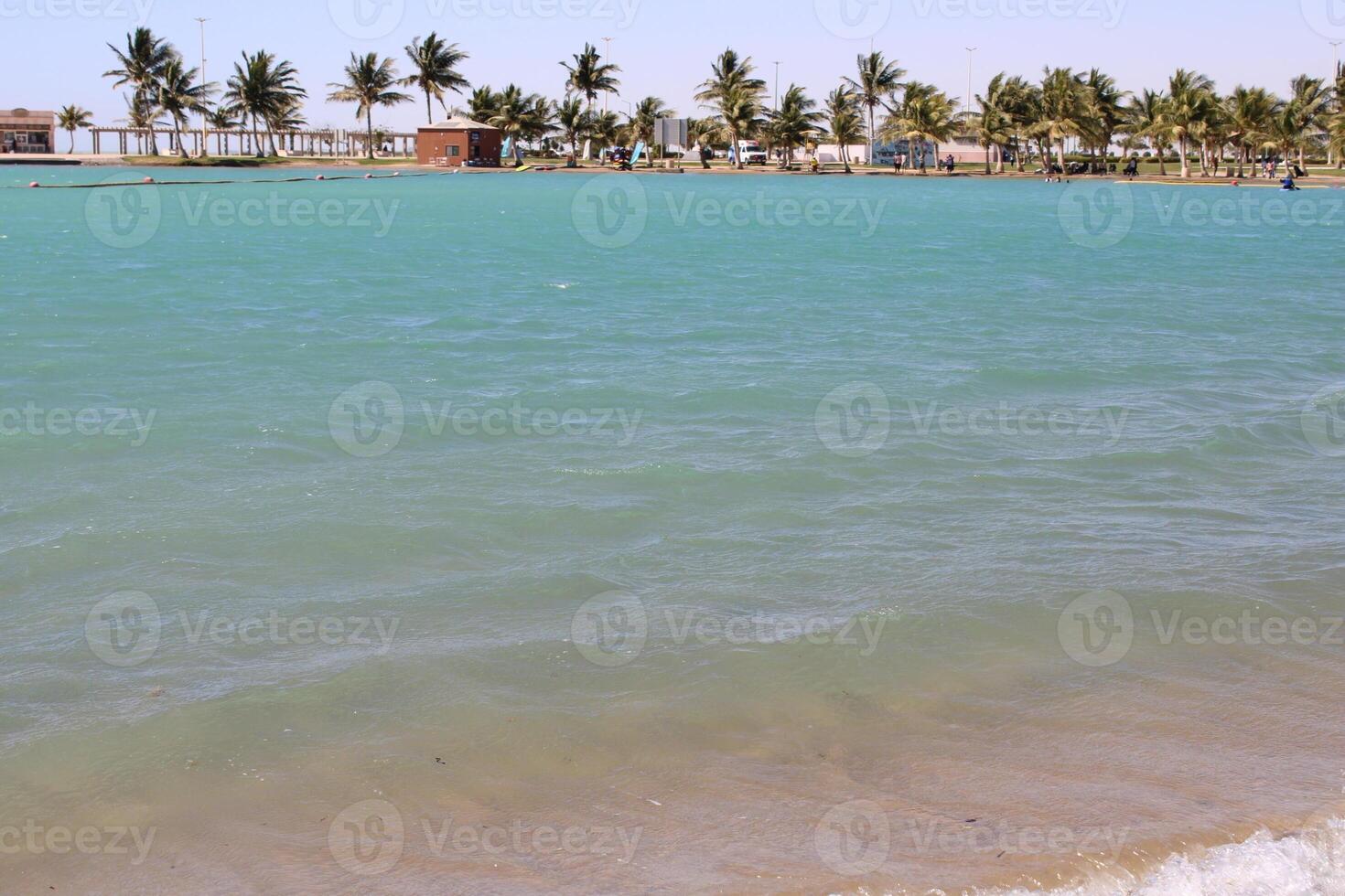 schön tagsüber Aussicht von königlich Kommission Strand im Yanbu, Saudi Arabien. foto