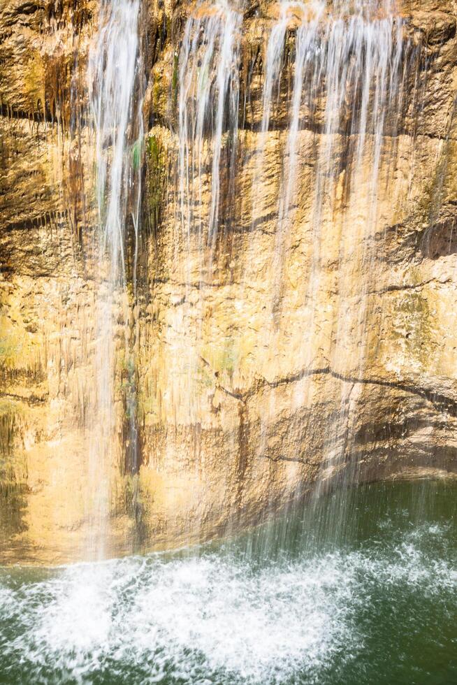 Wasserfall im Berg Oase Tschebika, Tunesien, Afrika foto