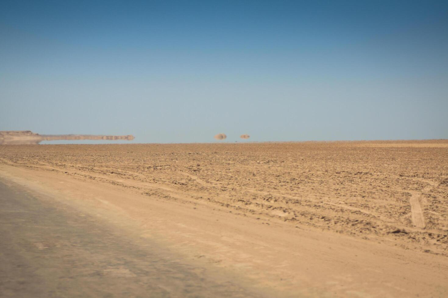 Sand Dünen von Sahara Wüste in der Nähe von ong jemel im Tozeur, Tunesien. foto