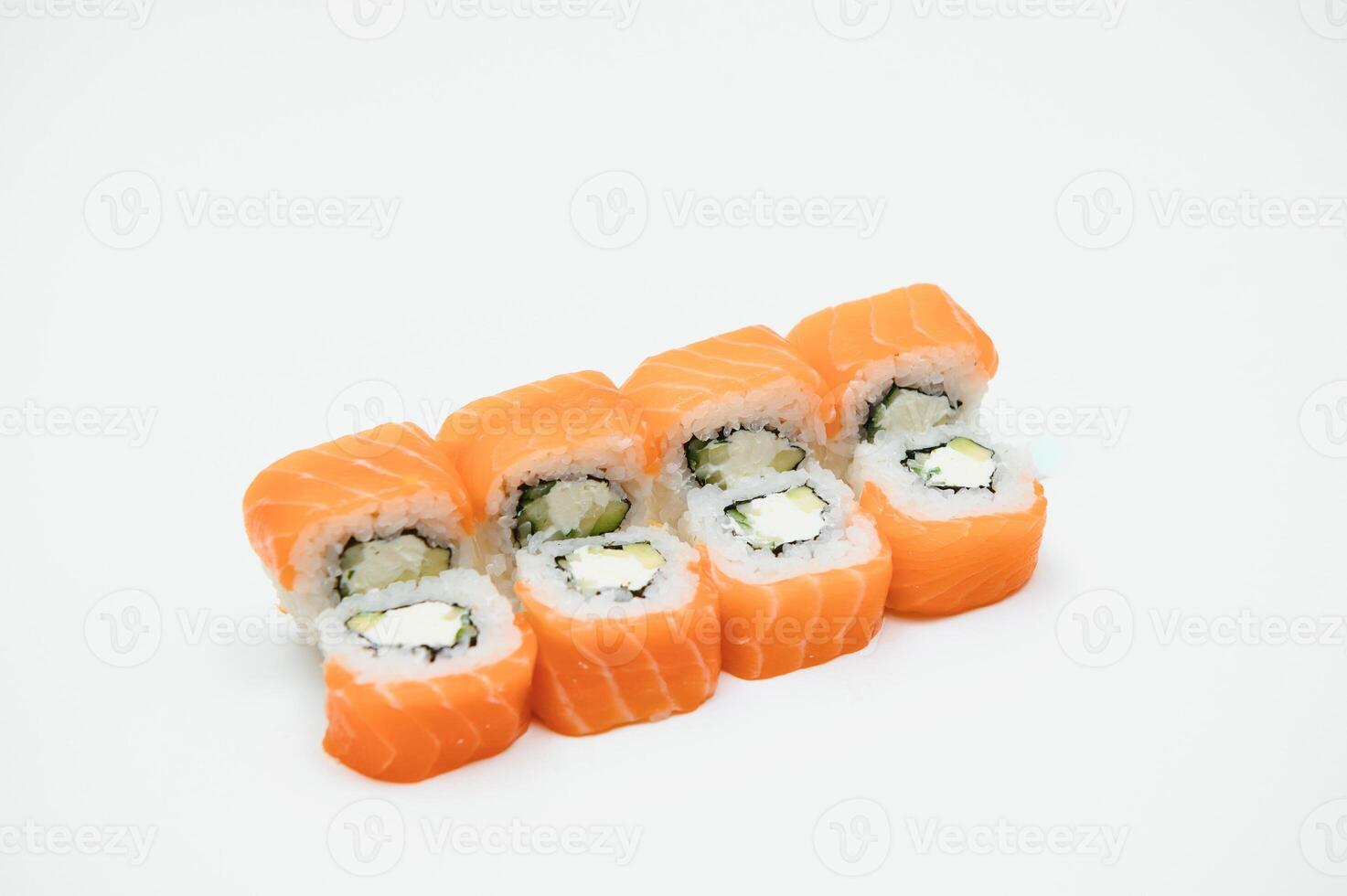 uramaki. Philadelphia klassisch. Lachs, Philadelphia Käse, Gurke, Avocado, Tobiko foto