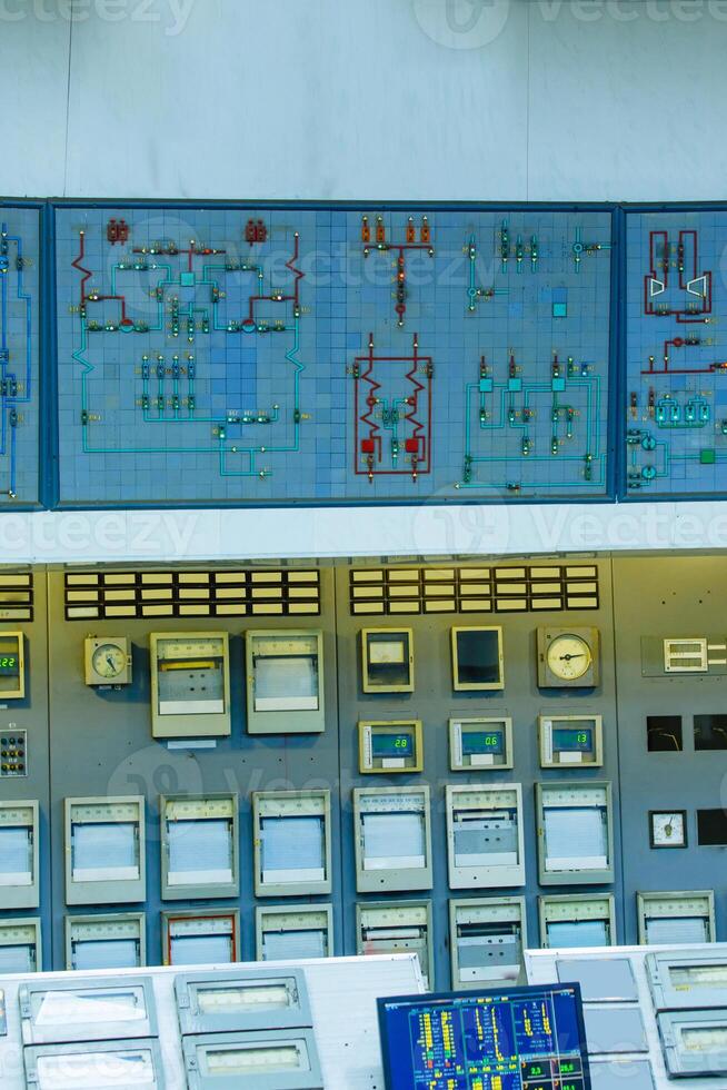 elektrisch Steuerung Panel mit Tasten und Hebel. nuklear Leistung. foto