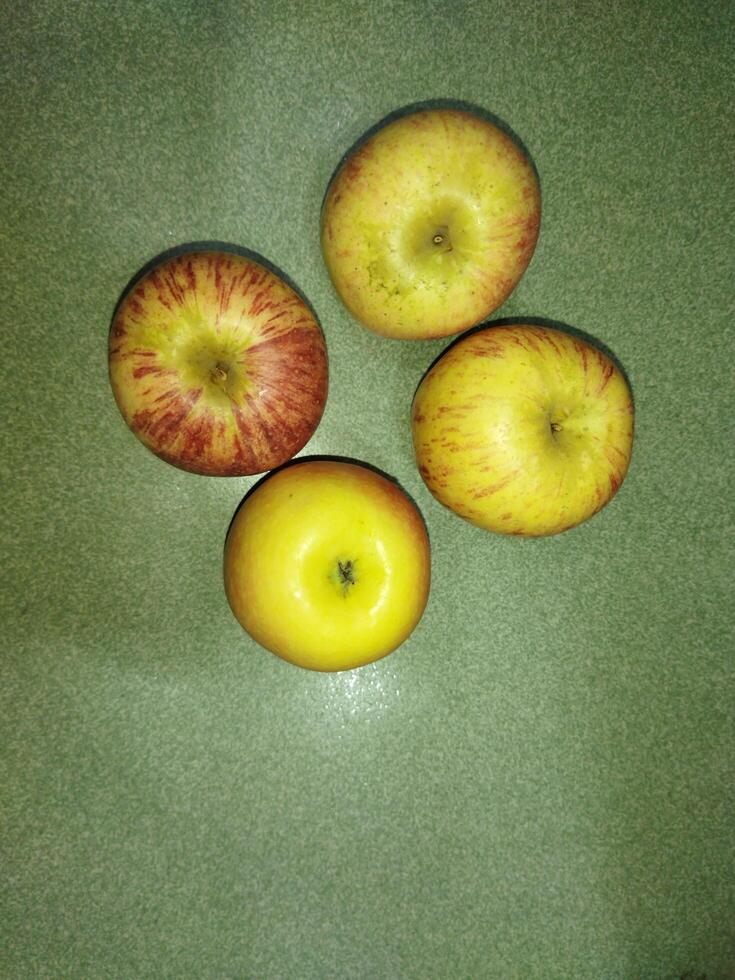 Äpfel enthalten Antioxidantien namens Polyphenole, welche sind gut zum das Herz. reduziert das Risiko von Herz Krankheit - - Äpfel enthalten löslich Faser, Studien haben gezeigt Das Essen 100 zu 150 Gramm von Apfel foto