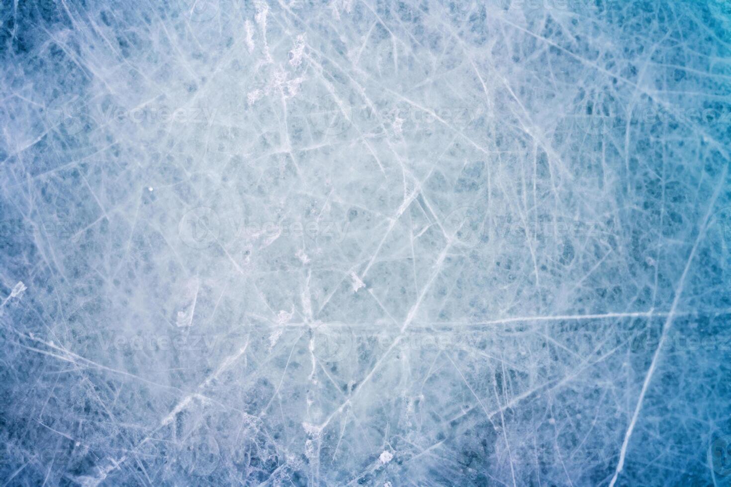 gefroren Leinwand, Blau Eis Eisbahn Textur mit Schlittschuh und Eishockey markiert. foto