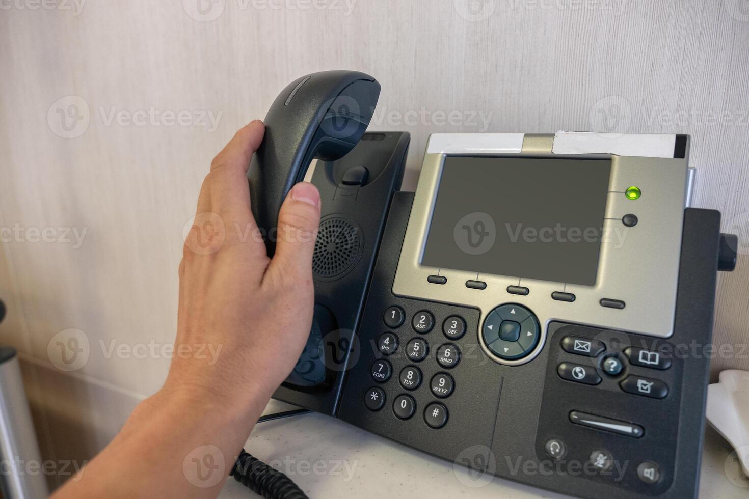 Hand erziehen oben Zuhause Telefon foto