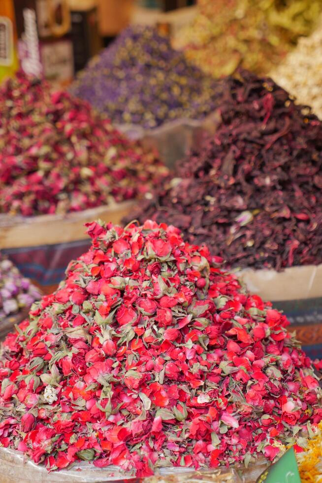 trocken Rosen Tee, getrocknet Blütenblätter von Rose Heilung Kräuter Kräuter- Medizin. foto