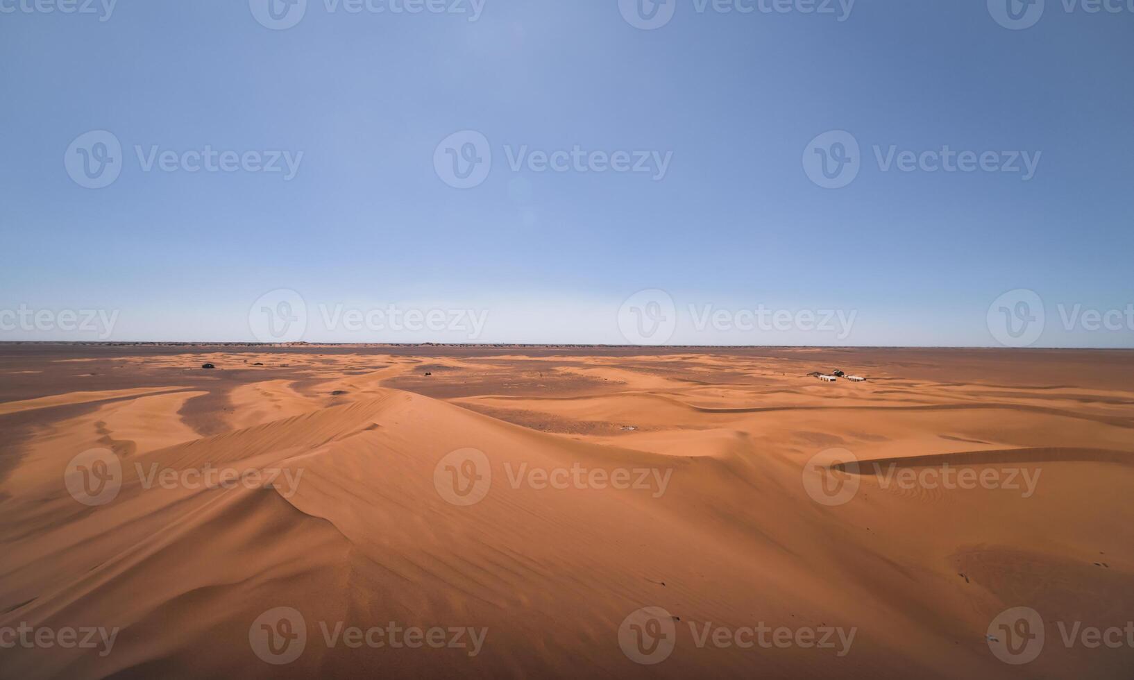 ein Panorama- Sand Düne von Sahara Wüste beim mhamid el Abonnieren im Marokko breit Schuss foto