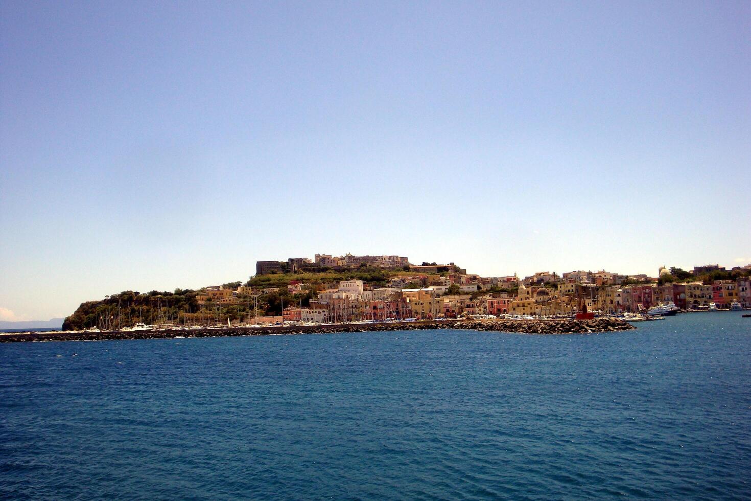 procida um das Insel während das Sommer. foto