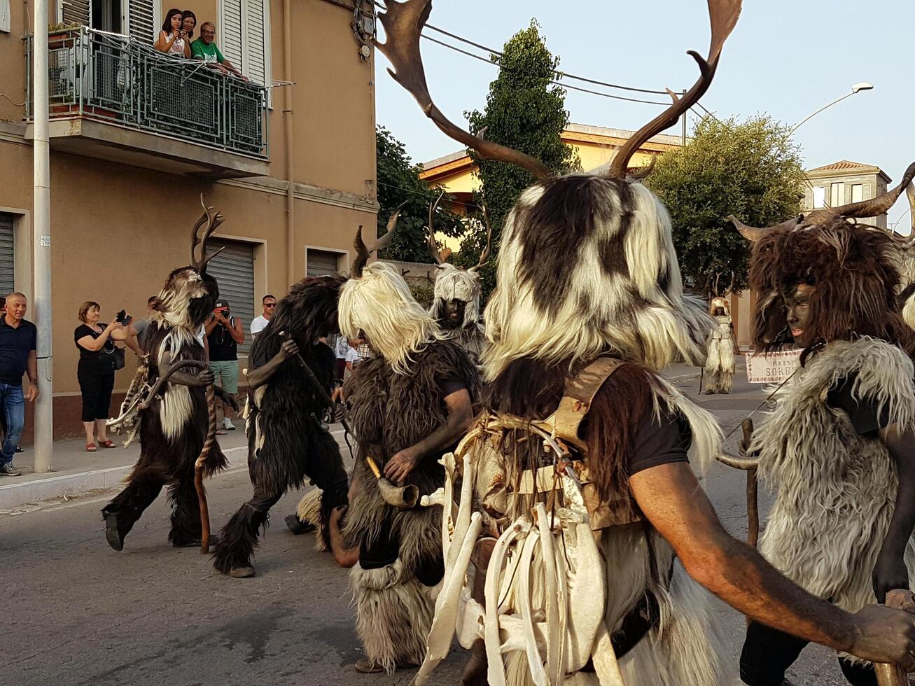 uralt Riten, Masken und Traditionen im Sardinien. foto