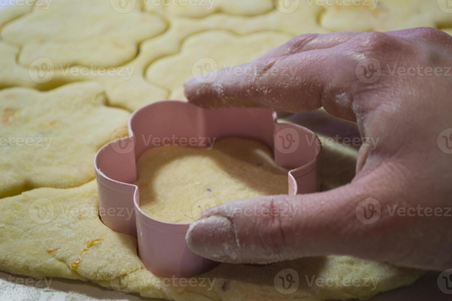 Bäcker Herstellung das Kekse. foto