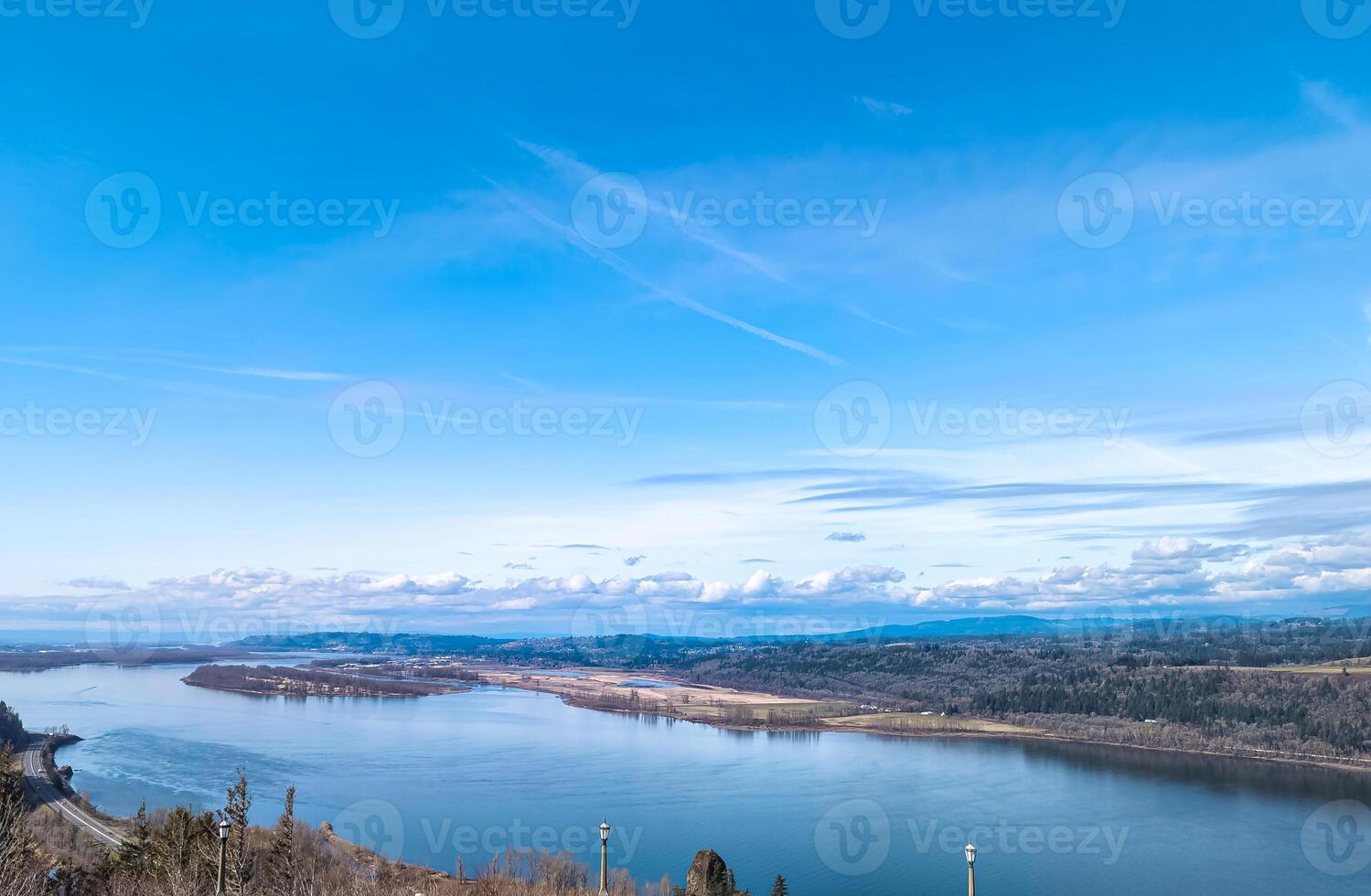 Aussicht von das Columbia Fluss von das Straße zu multinomah Stürze im Oregon, USA foto